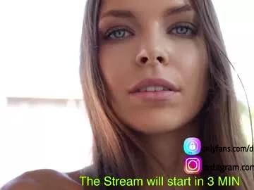 Get enchanted by the vitality and moves of our squirting, brunette and solo webcams. With their steamy costumes and masturbating shows, our gay-couples and nonude cam models are a sight to behold.