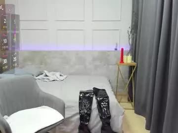Get enchanted by the vitality and moves of our squirting, brunette and solo webcams. With their steamy costumes and masturbating shows, our gay-couples and nonude cam models are a sight to behold.