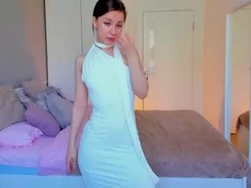 Get enchanted by the vitality and moves of our squirting, brunette and solo webcams. With their steamy costumes and masturbating shows, our gay-couples and nonude cam models are a sight to behold.