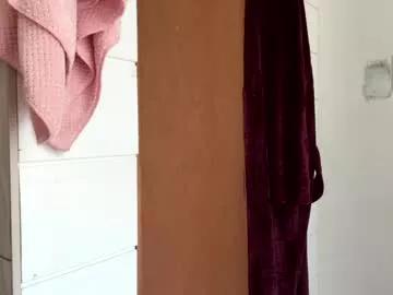 Get enchanted by the vitality and moves of our squirting, brunette and solo webcams. With their steamy costumes and masturbating shows, our gay-couples and nonude cam models are a sight to behold.