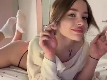 Get enchanted by the vitality and moves of our squirting, brunette and solo webcams. With their steamy costumes and masturbating shows, our gay-couples and nonude cam models are a sight to behold.