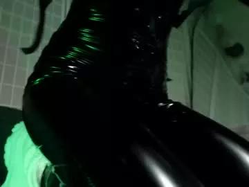 Get enchanted by the vitality and moves of our squirting, brunette and solo webcams. With their steamy costumes and masturbating shows, our gay-couples and nonude cam models are a sight to behold.