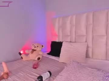 Get enchanted by the vitality and moves of our squirting, brunette and solo webcams. With their steamy costumes and masturbating shows, our gay-couples and nonude cam models are a sight to behold.