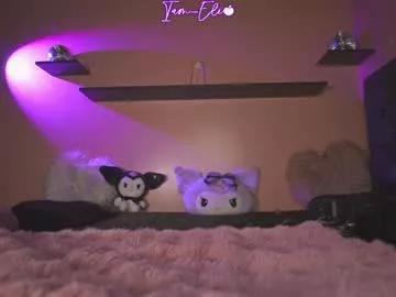 Get enchanted by the vitality and moves of our squirting, brunette and solo webcams. With their steamy costumes and masturbating shows, our gay-couples and nonude cam models are a sight to behold.