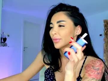 Get enchanted by the vitality and moves of our squirting, brunette and solo webcams. With their steamy costumes and masturbating shows, our gay-couples and nonude cam models are a sight to behold.