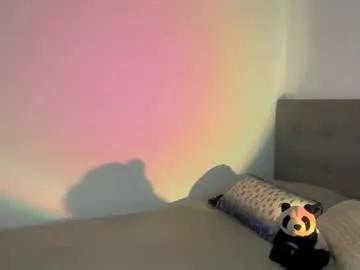Get enchanted by the vitality and moves of our squirting, brunette and solo webcams. With their steamy costumes and masturbating shows, our gay-couples and nonude cam models are a sight to behold.