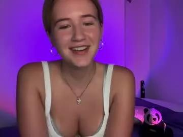 Get enchanted by the vitality and moves of our squirting, brunette and solo webcams. With their steamy costumes and masturbating shows, our gay-couples and nonude cam models are a sight to behold.