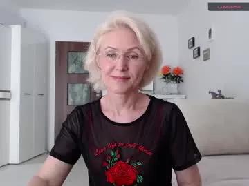 Get enchanted by the vitality and moves of our squirting, brunette and solo webcams. With their steamy costumes and masturbating shows, our gay-couples and nonude cam models are a sight to behold.
