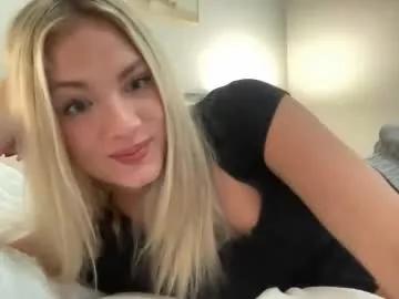 Get enchanted by the vitality and moves of our squirting, brunette and solo webcams. With their steamy costumes and masturbating shows, our gay-couples and nonude cam models are a sight to behold.