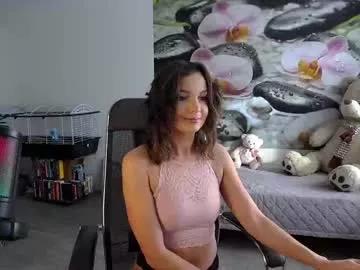 Get enchanted by the vitality and moves of our squirting, brunette and solo webcams. With their steamy costumes and masturbating shows, our gay-couples and nonude cam models are a sight to behold.