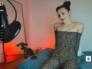 Get enchanted by the vitality and moves of our squirting, brunette and solo webcams. With their steamy costumes and masturbating shows, our gay-couples and nonude cam models are a sight to behold.