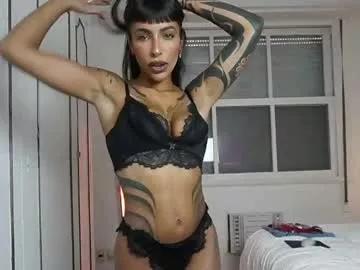 Get enchanted by the vitality and moves of our squirting, brunette and solo webcams. With their steamy costumes and masturbating shows, our gay-couples and nonude cam models are a sight to behold.