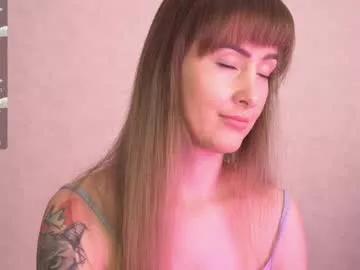 Get enchanted by the vitality and moves of our squirting, brunette and solo webcams. With their steamy costumes and masturbating shows, our gay-couples and nonude cam models are a sight to behold.