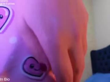 Get enchanted by the vitality and moves of our squirting, brunette and solo webcams. With their steamy costumes and masturbating shows, our gay-couples and nonude cam models are a sight to behold.
