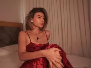 Get enchanted by the vitality and moves of our squirting, brunette and solo webcams. With their steamy costumes and masturbating shows, our gay-couples and nonude cam models are a sight to behold.
