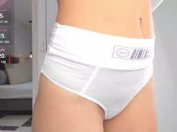 Get enchanted by the vitality and moves of our squirting, brunette and solo webcams. With their steamy costumes and masturbating shows, our gay-couples and nonude cam models are a sight to behold.