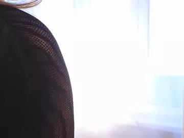 Get enchanted by the vitality and moves of our squirting, brunette and solo webcams. With their steamy costumes and masturbating shows, our gay-couples and nonude cam models are a sight to behold.