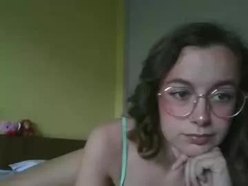 Get enchanted by the vitality and moves of our squirting, brunette and solo webcams. With their steamy costumes and masturbating shows, our gay-couples and nonude cam models are a sight to behold.