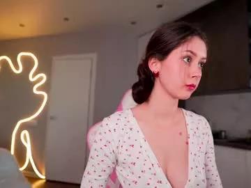 Get enchanted by the vitality and moves of our squirting, brunette and solo webcams. With their steamy costumes and masturbating shows, our gay-couples and nonude cam models are a sight to behold.