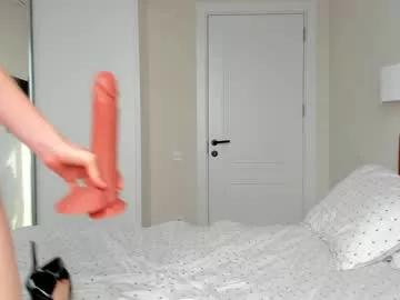 Get enchanted by the vitality and moves of our squirting, brunette and solo webcams. With their steamy costumes and masturbating shows, our gay-couples and nonude cam models are a sight to behold.