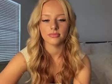 Get enchanted by the vitality and moves of our squirting, brunette and solo webcams. With their steamy costumes and masturbating shows, our gay-couples and nonude cam models are a sight to behold.