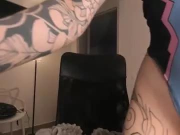 Get enchanted by the vitality and moves of our squirting, brunette and solo webcams. With their steamy costumes and masturbating shows, our gay-couples and nonude cam models are a sight to behold.