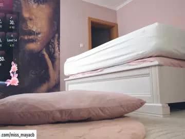 Get enchanted by the vitality and moves of our squirting, brunette and solo webcams. With their steamy costumes and masturbating shows, our gay-couples and nonude cam models are a sight to behold.
