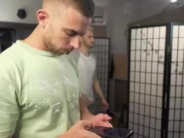 Get enchanted by the vitality and moves of our squirting, brunette and solo webcams. With their steamy costumes and masturbating shows, our gay-couples and nonude cam models are a sight to behold.