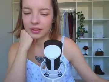 Get enchanted by the vitality and moves of our squirting, brunette and solo webcams. With their steamy costumes and masturbating shows, our gay-couples and nonude cam models are a sight to behold.