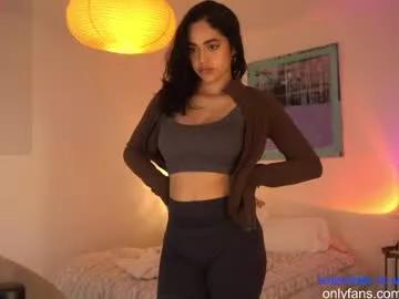 Get enchanted by the vitality and moves of our squirting, brunette and solo webcams. With their steamy costumes and masturbating shows, our gay-couples and nonude cam models are a sight to behold.