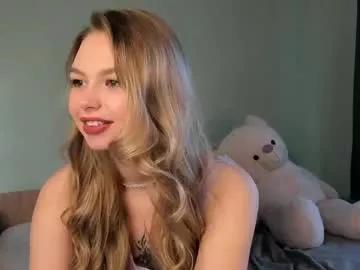 Get enchanted by the vitality and moves of our squirting, brunette and solo webcams. With their steamy costumes and masturbating shows, our gay-couples and nonude cam models are a sight to behold.