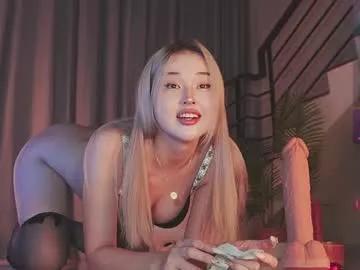 Get enchanted by the vitality and moves of our squirting, brunette and solo webcams. With their steamy costumes and masturbating shows, our gay-couples and nonude cam models are a sight to behold.