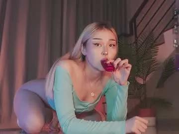 Get enchanted by the vitality and moves of our squirting, brunette and solo webcams. With their steamy costumes and masturbating shows, our gay-couples and nonude cam models are a sight to behold.