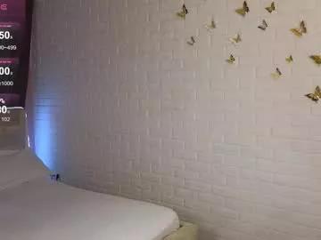 Get enchanted by the vitality and moves of our squirting, brunette and solo webcams. With their steamy costumes and masturbating shows, our gay-couples and nonude cam models are a sight to behold.