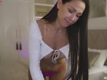 Get enchanted by the vitality and moves of our squirting, brunette and solo webcams. With their steamy costumes and masturbating shows, our gay-couples and nonude cam models are a sight to behold.