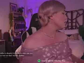 Get enchanted by the vitality and moves of our squirting, brunette and solo webcams. With their steamy costumes and masturbating shows, our gay-couples and nonude cam models are a sight to behold.