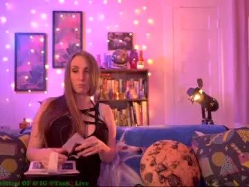 Get enchanted by the vitality and moves of our squirting, brunette and solo webcams. With their steamy costumes and masturbating shows, our gay-couples and nonude cam models are a sight to behold.