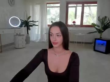 Get enchanted by the vitality and moves of our squirting, brunette and solo webcams. With their steamy costumes and masturbating shows, our gay-couples and nonude cam models are a sight to behold.