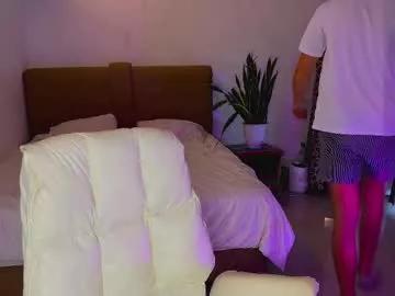 Get enchanted by the vitality and moves of our squirting, brunette and solo webcams. With their steamy costumes and masturbating shows, our gay-couples and nonude cam models are a sight to behold.
