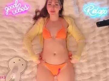 Get enchanted by the vitality and moves of our squirting, brunette and solo webcams. With their steamy costumes and masturbating shows, our gay-couples and nonude cam models are a sight to behold.