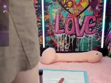 Get enchanted by the vitality and moves of our squirting, brunette and solo webcams. With their steamy costumes and masturbating shows, our gay-couples and nonude cam models are a sight to behold.