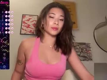 Get enchanted by the vitality and moves of our squirting, brunette and solo webcams. With their steamy costumes and masturbating shows, our gay-couples and nonude cam models are a sight to behold.