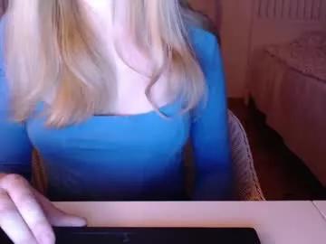 Get enchanted by the vitality and moves of our squirting, brunette and solo webcams. With their steamy costumes and masturbating shows, our gay-couples and nonude cam models are a sight to behold.