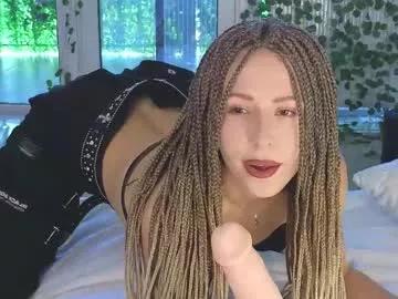 Get enchanted by the vitality and moves of our squirting, brunette and solo webcams. With their steamy costumes and masturbating shows, our gay-couples and nonude cam models are a sight to behold.