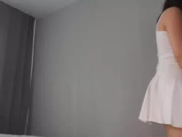 Get enchanted by the vitality and moves of our squirting, brunette and solo webcams. With their steamy costumes and masturbating shows, our gay-couples and nonude cam models are a sight to behold.