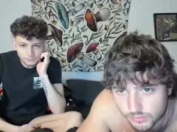 Get enchanted by the vitality and moves of our squirting, brunette and solo webcams. With their steamy costumes and masturbating shows, our gay-couples and nonude cam models are a sight to behold.