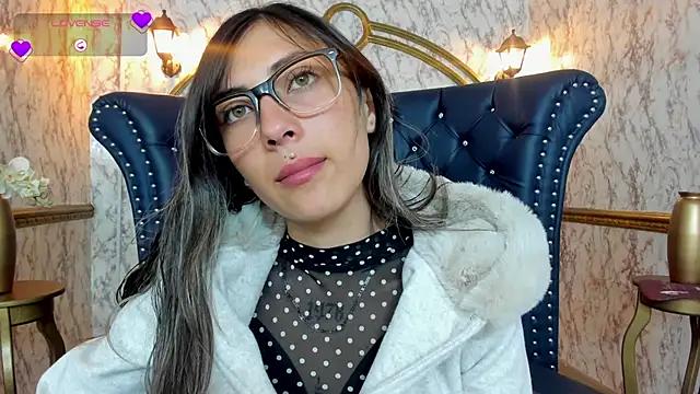AlannaLoiss from StripChat