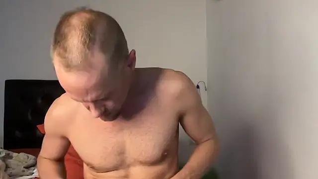 CamCrestXXX from StripChat