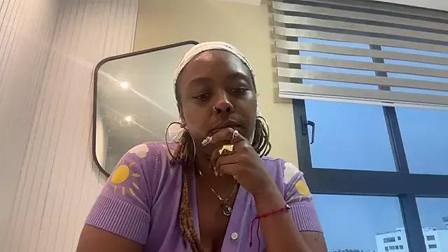 ChocolateCakeQueen from StripChat