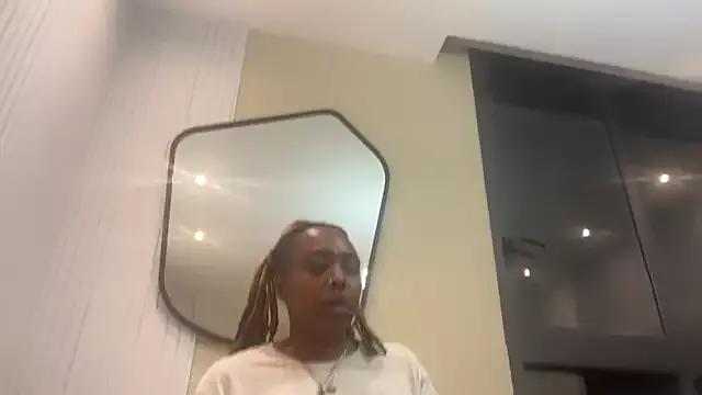ChocolateCakeQueen from StripChat